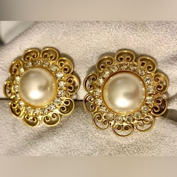 Faux Pearl rhinestone gold tone scroll pierced earrings 1” round - Picture 6 of 10